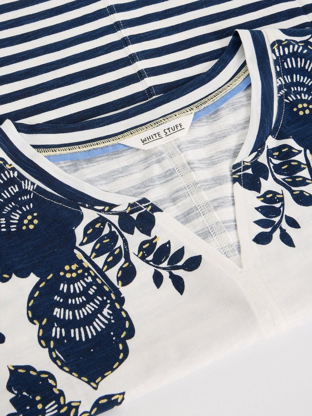 Nelly Notch Neck Print Tee